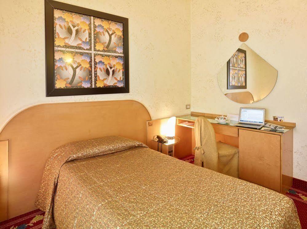 Hotel Castello Artemide Congressi Castel San Pietro Terme Extérieur photo