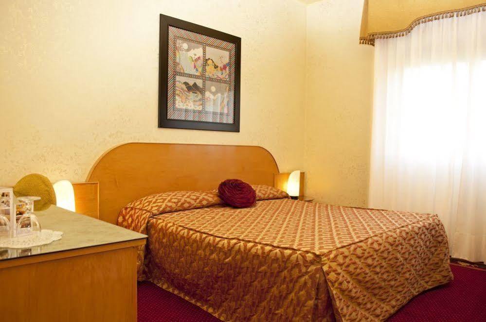 Hotel Castello Artemide Congressi Castel San Pietro Terme Extérieur photo